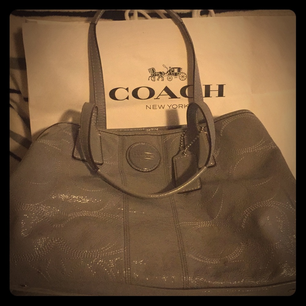 Coach signature handbag #E1182-F15658